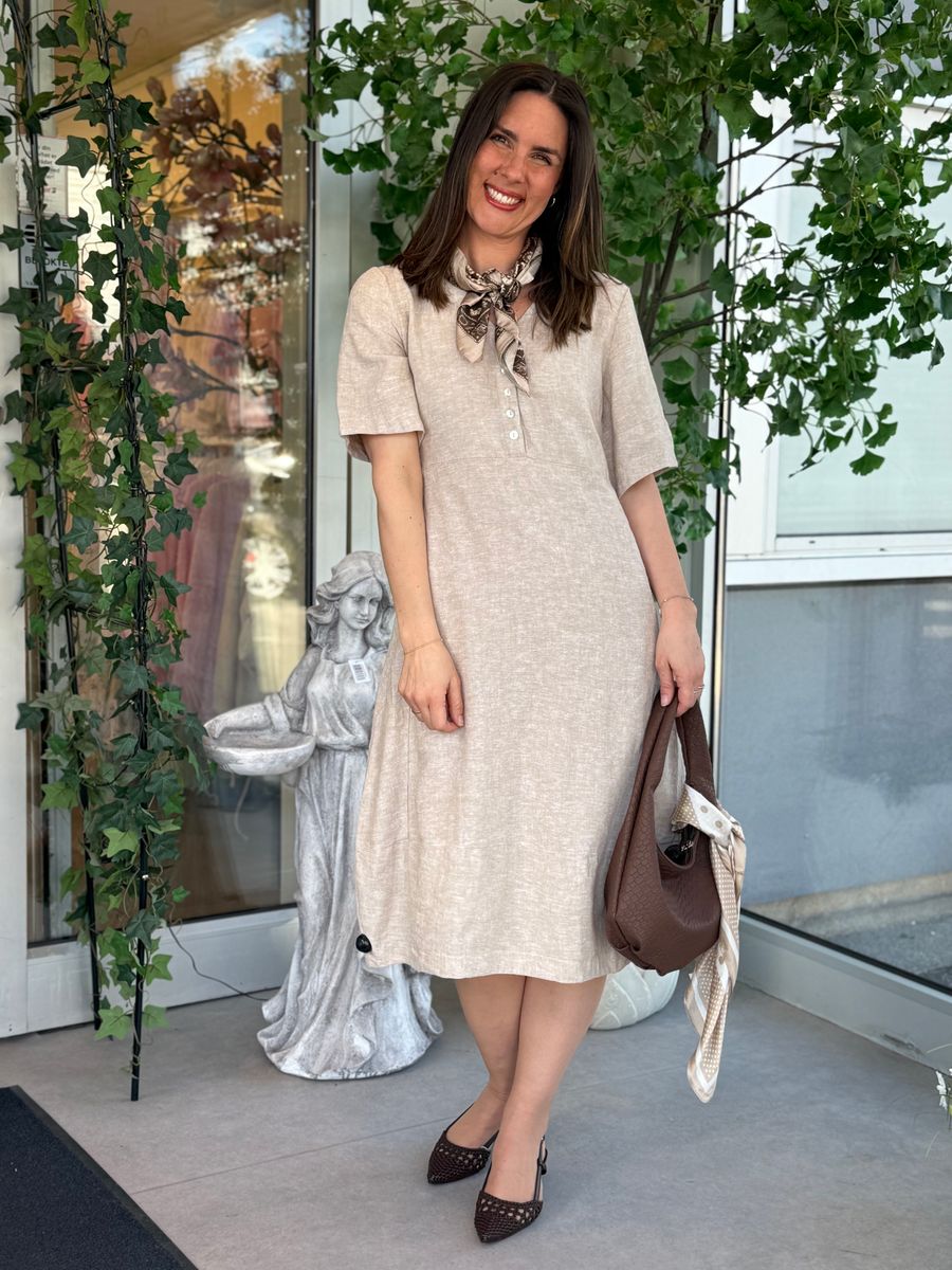 LAVA KJOLE V-HALS - SAND MELERT