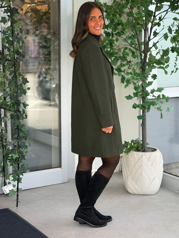 CLAUDIA KÅPE  - OLIVEN