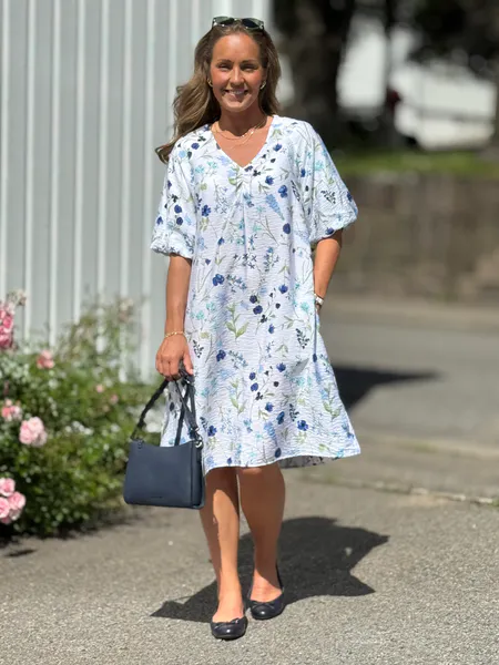 Hovedbilde MELE KJOLE BLOMSTER - HVIT/BLÅ