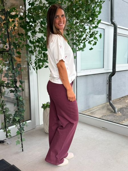 Hovedbilde MONIE T-SHIRT M/BRODERT BLOMSTER - OFFWHITE