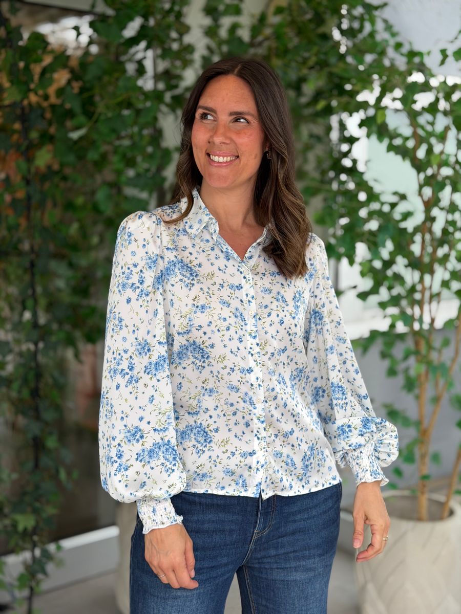 KENZA BLUSE FLOWERS - LYS BLÅ
