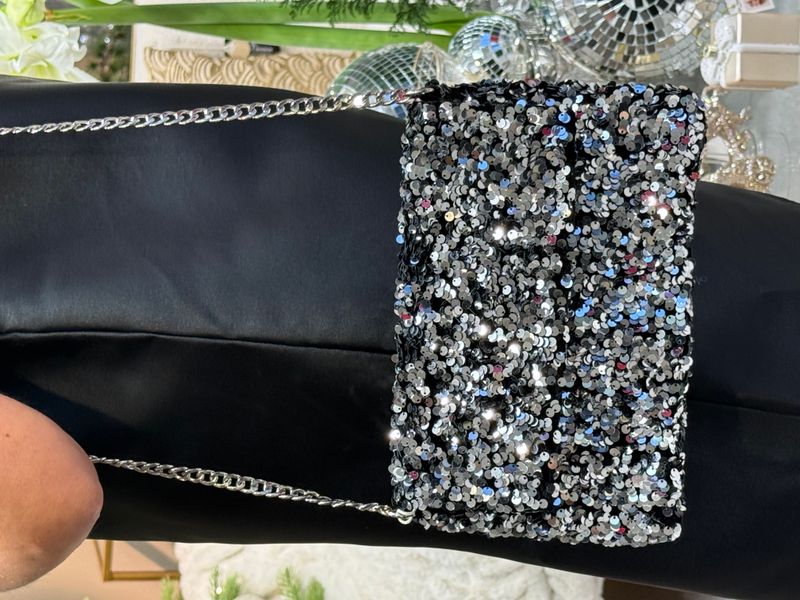 KENNA PALJETT CLUTCH - SORT/SILVER