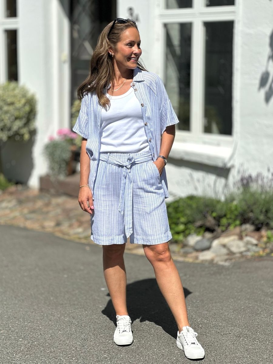 LAVARA SHORTS STRIPES - DENIMBLÅ/HVIT