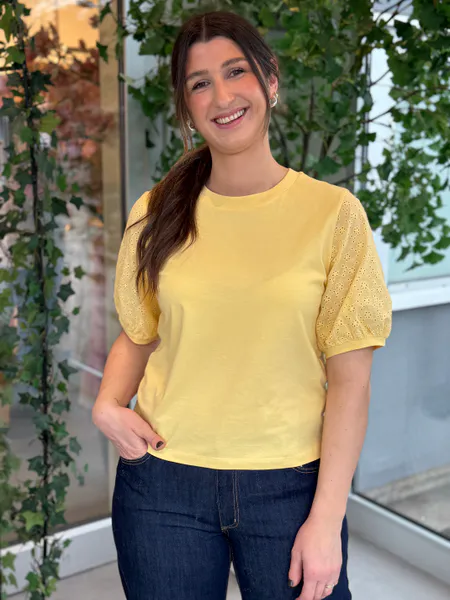 Hovedbilde JANNI T-SHIRT - LYS GUL