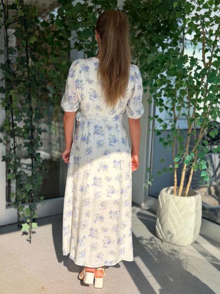Hovedbilde BELLA OMSLAGSKJOLE - BLÅ BLOMSTER