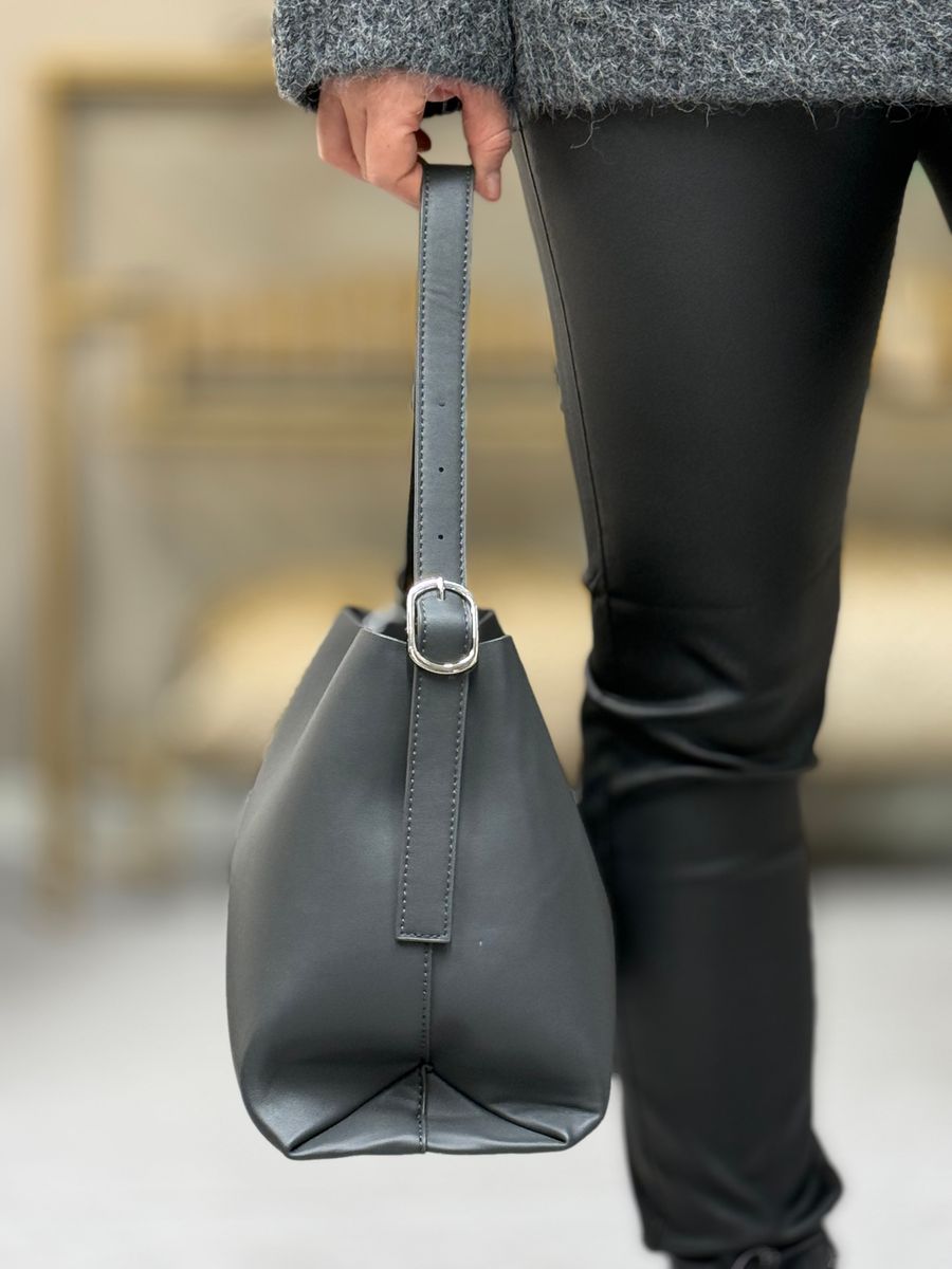 RILEY VESKE - MØRK GRÅ 