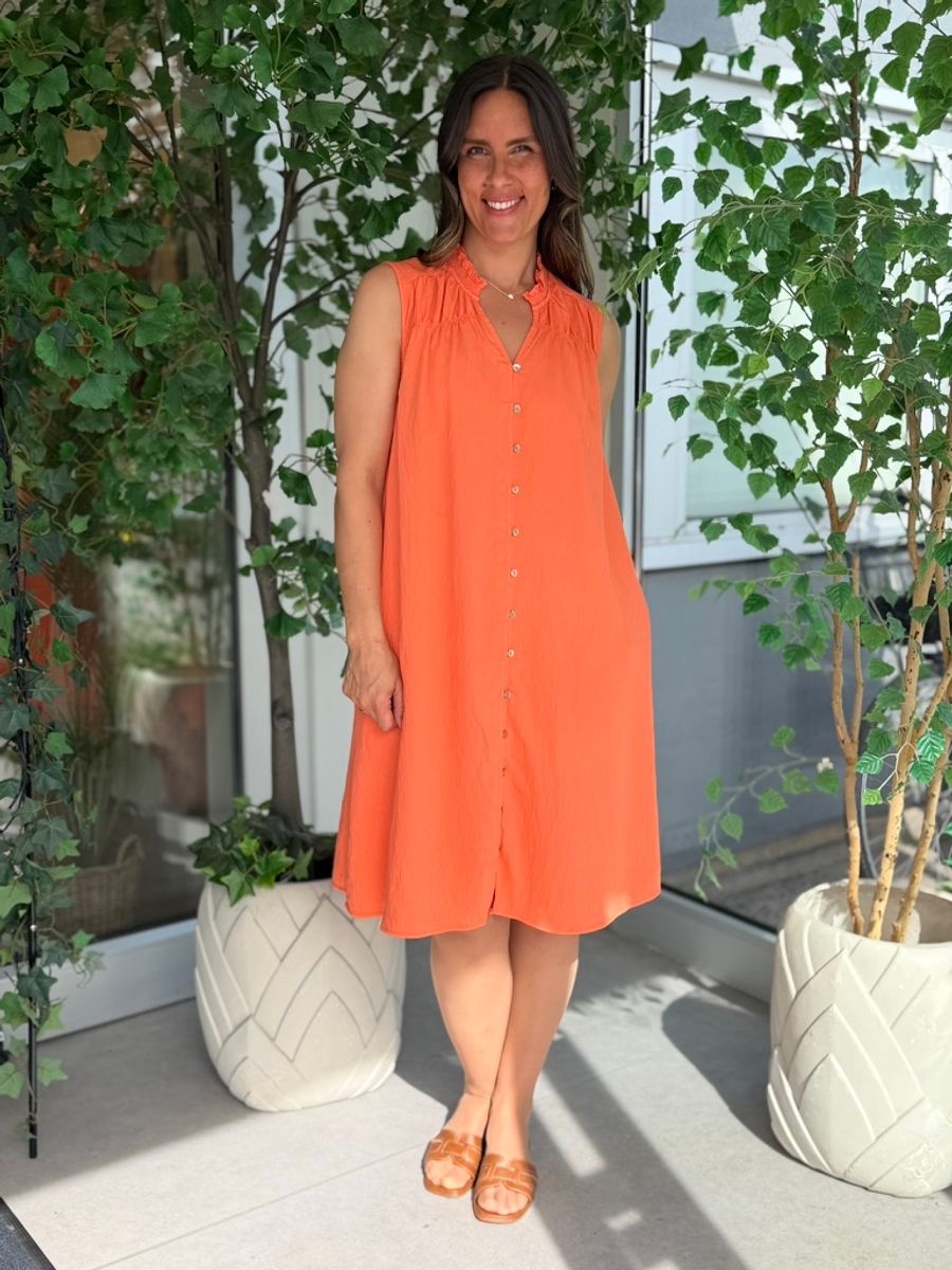 ALLY ERMLØS KJOLE - ORANGE