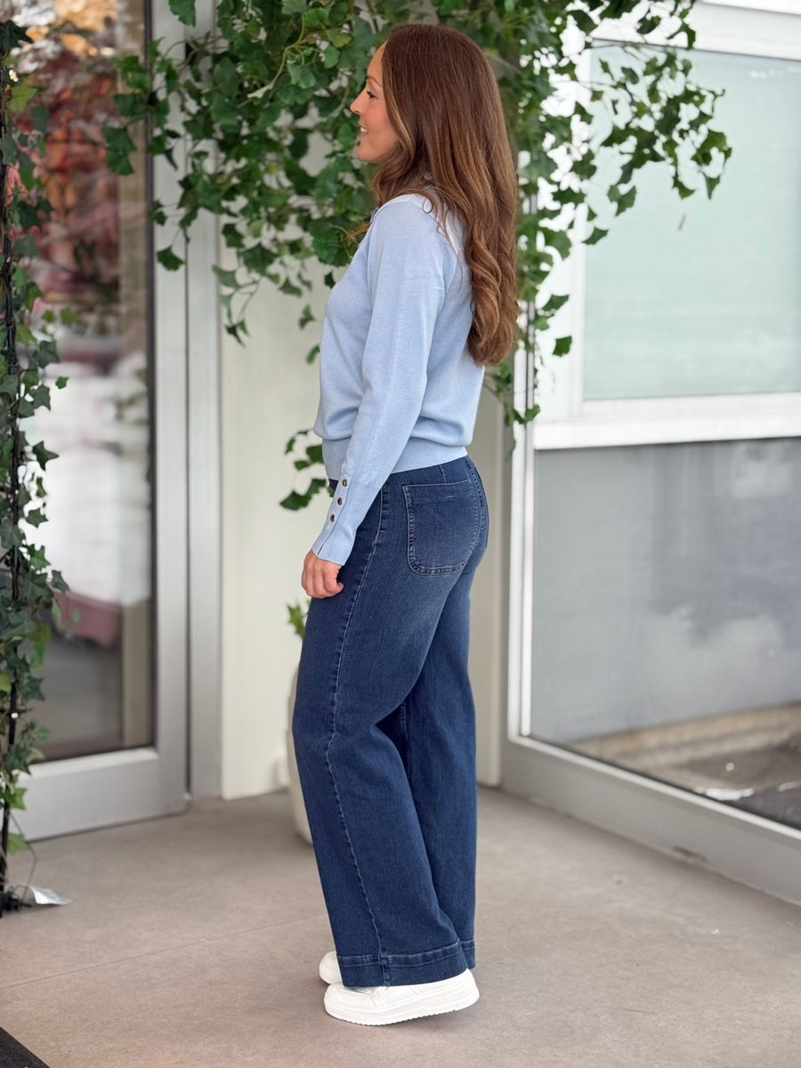 KATIE GENSER M/RUND HALS - LYS BLÅ