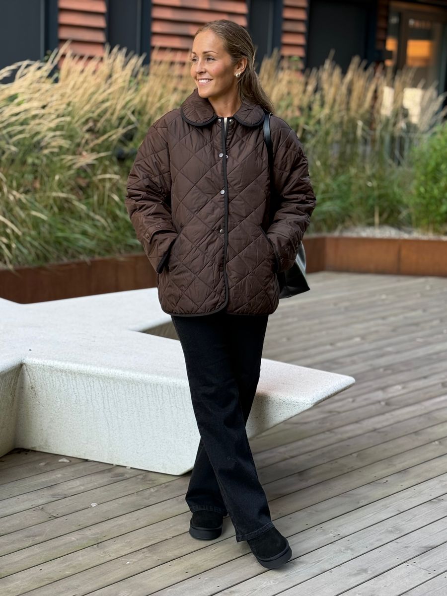 EMILY QUILTET JAKKE - BRUN