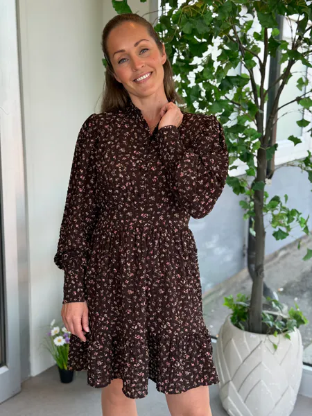 Hovedbilde NOELLE KJOLE M/BLOMSTER - BRUN