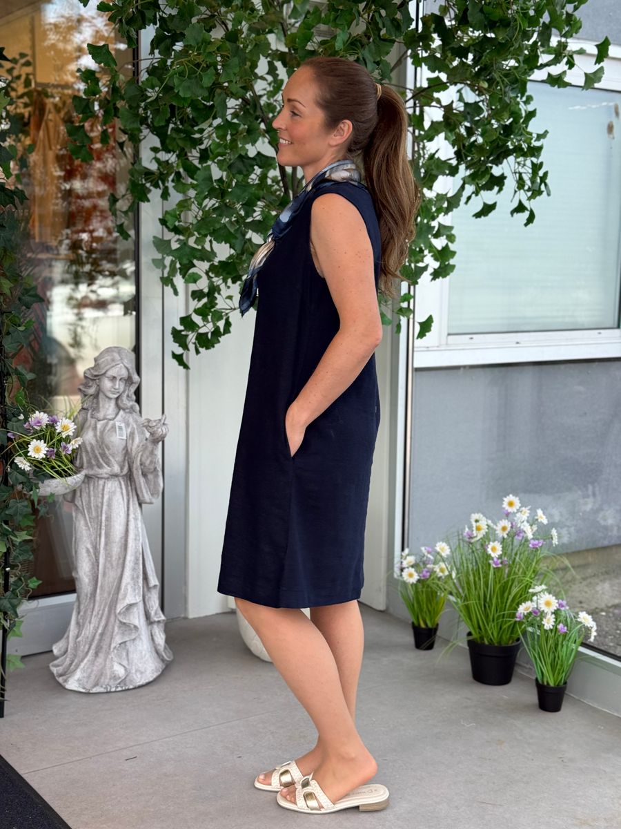 LAVA KJOLE U/ERM M/KNAPPER BAK - NAVY
