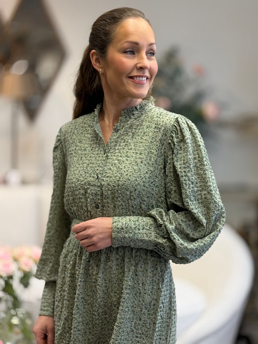 NOELLE KJOLE M/BLOMSTER - GRØNN