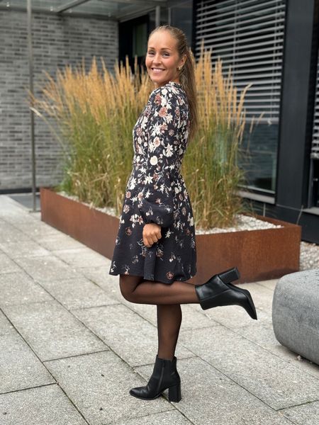 Hovedbilde ELMA KJOLE BLOMSTER - SORT 