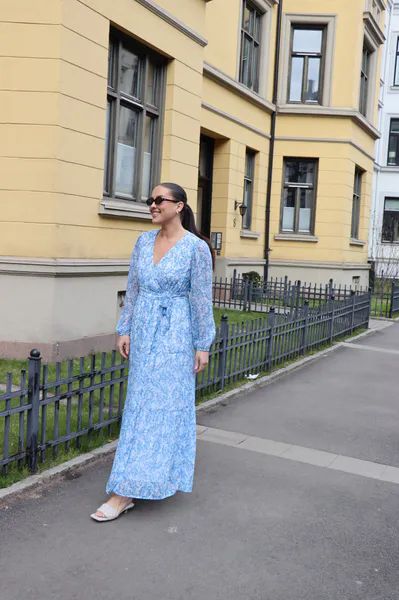 Bilde av AUDORA KJOLE LANG - LYS BLÅ/BLÅ