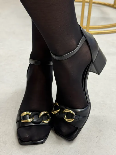 Hovedbilde SANDALETT M/ GULL LENKE - SORT