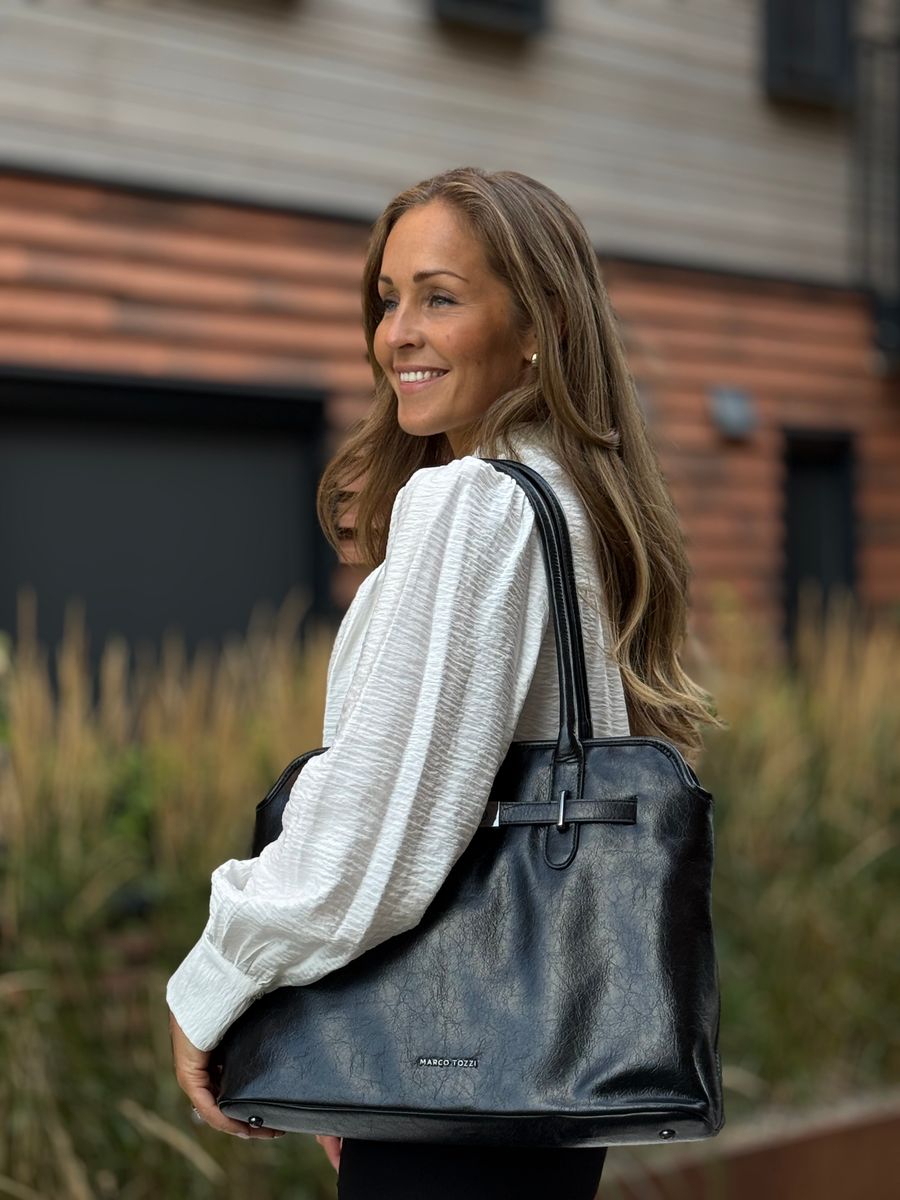 VESKE M/METALL DETALJ - SORT