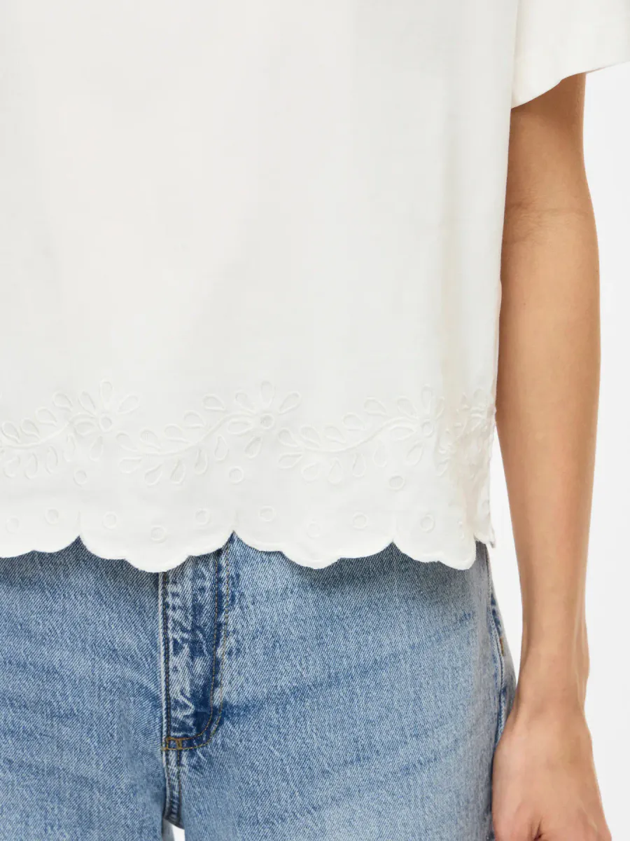 NORANI T-SHIRT M/ EMBROKANT - HVIT