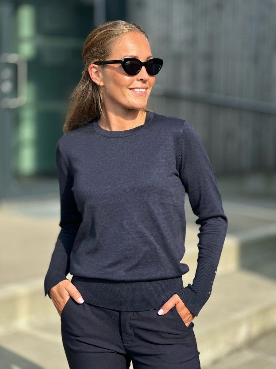 KATIE GENSER M/RUND HALS - SALUTE