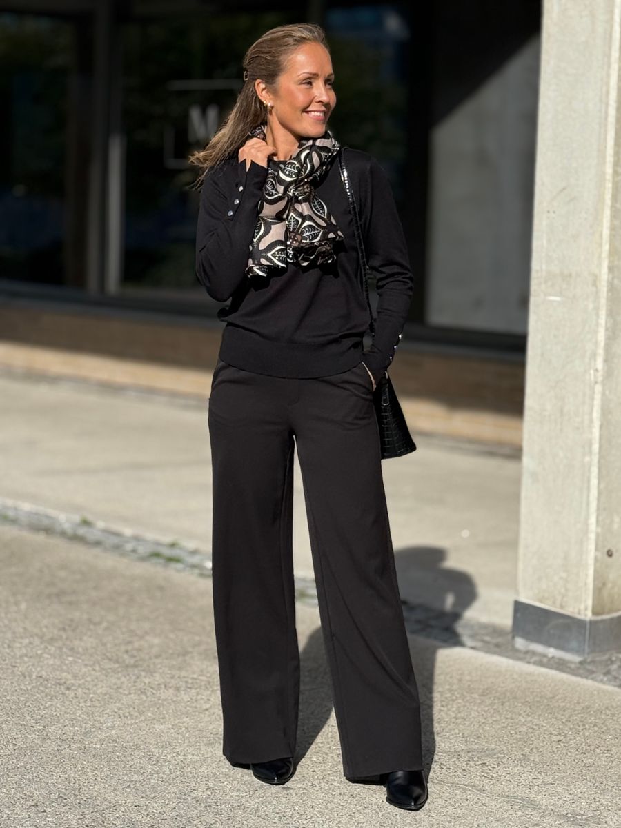 KATIE GENSER M/RUND HALS - SORT