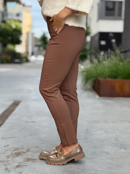 Hovedbilde SOLVEJ CHINOS BUKSE - MOCCA